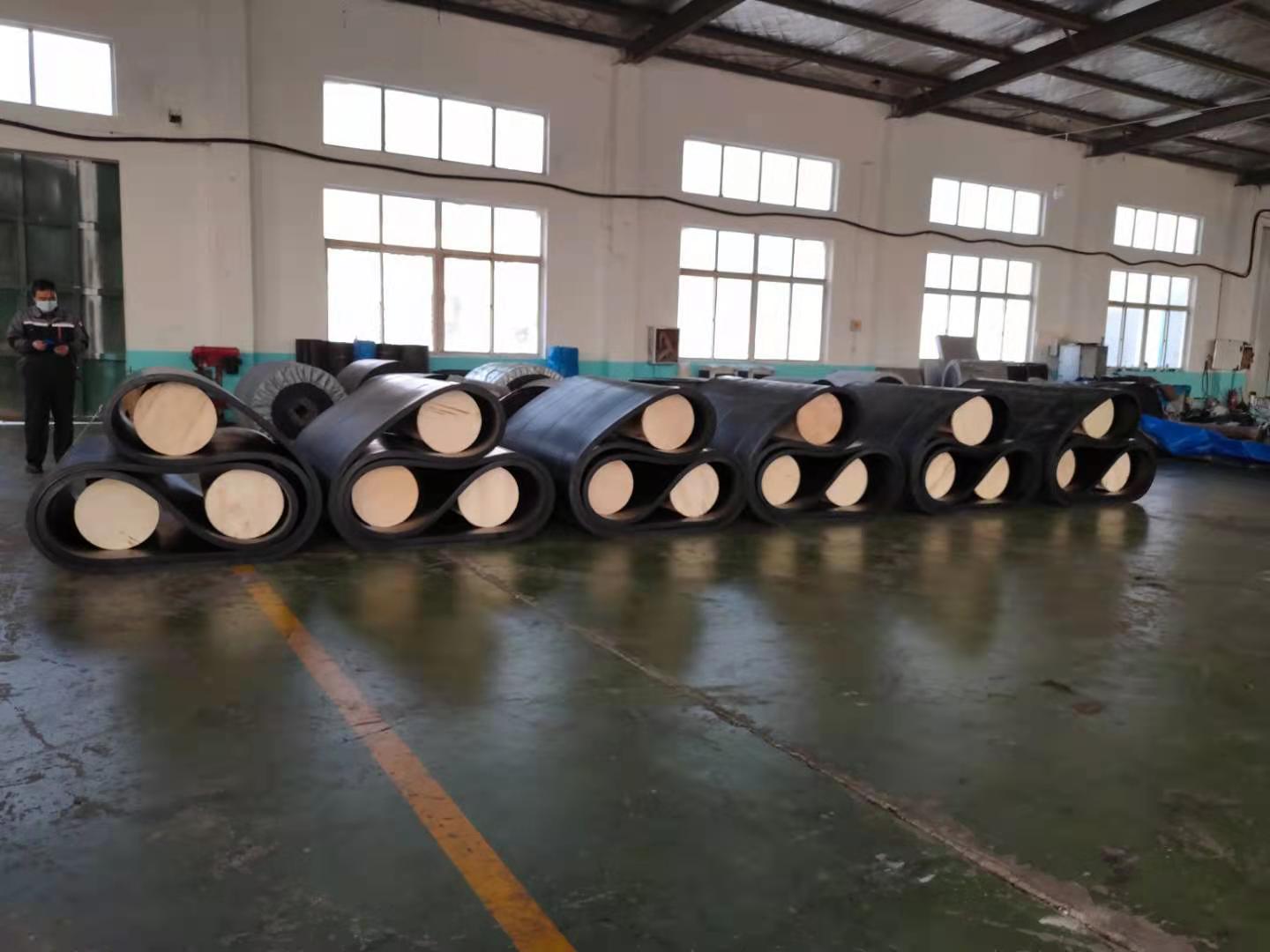 環(huán)形輸送帶為什么會(huì)跑偏？應(yīng)該怎么調(diào)整？