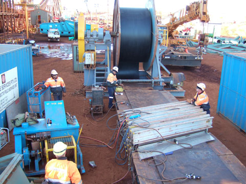 破碎機(jī)使用輸送帶輸送機(jī)有什么好處？